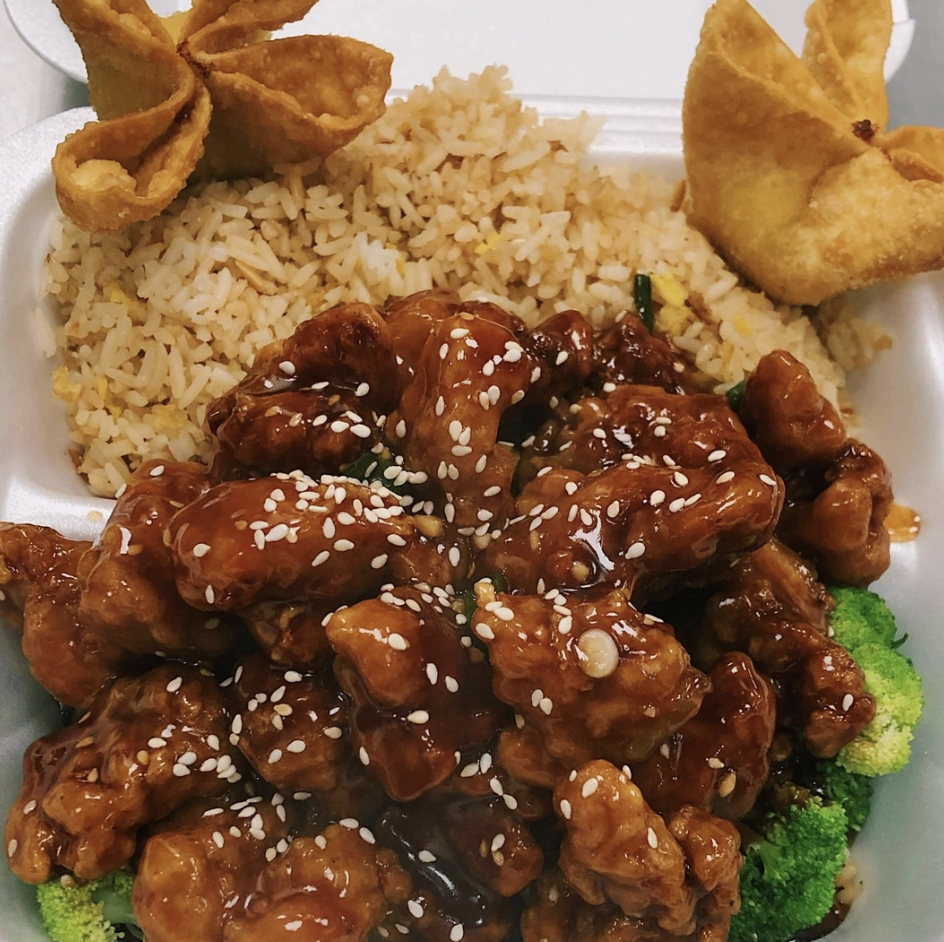 Sesame chicken with rice and broccoli